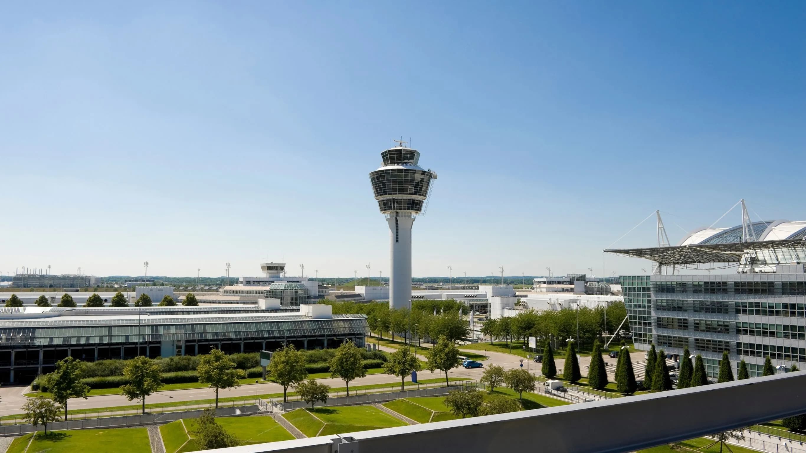 Terminal und Tower am Flughafen München